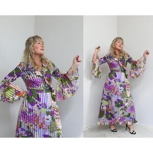 1960's Dramatic Vintage Bell Sleeve & Ruffle Floral Party Dress ~ Women's XS SM